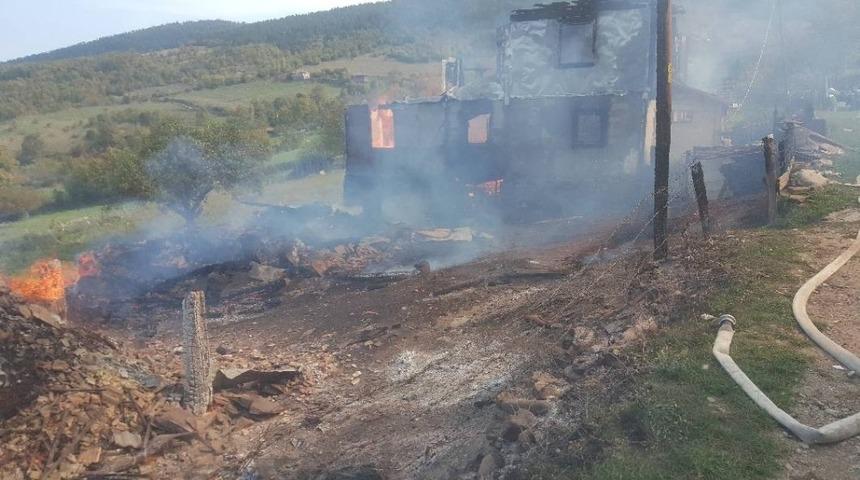 Sinop&rsquo;ta ev yangını