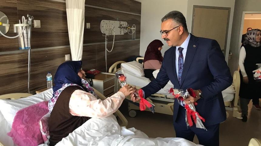 Ahlatcı&rsquo;dan hastane ziyareti