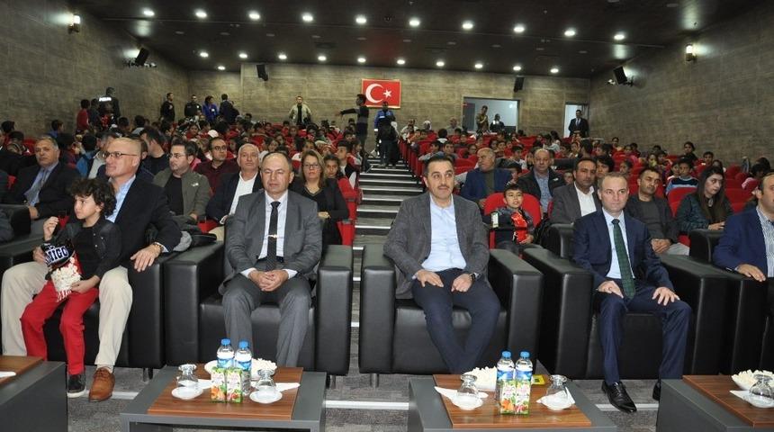 Kars’ta 100 çocuğa “120” filmi izletildi