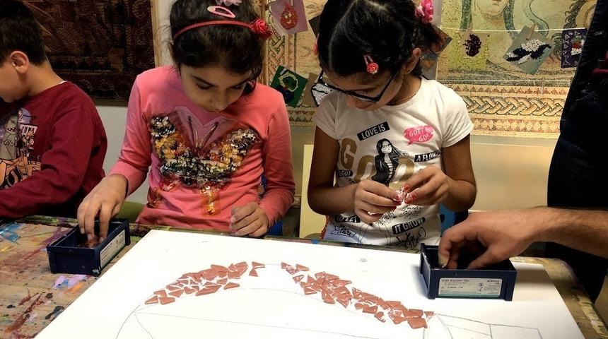 Çocuk kütüphaneleri, engelleri kaldırıyor