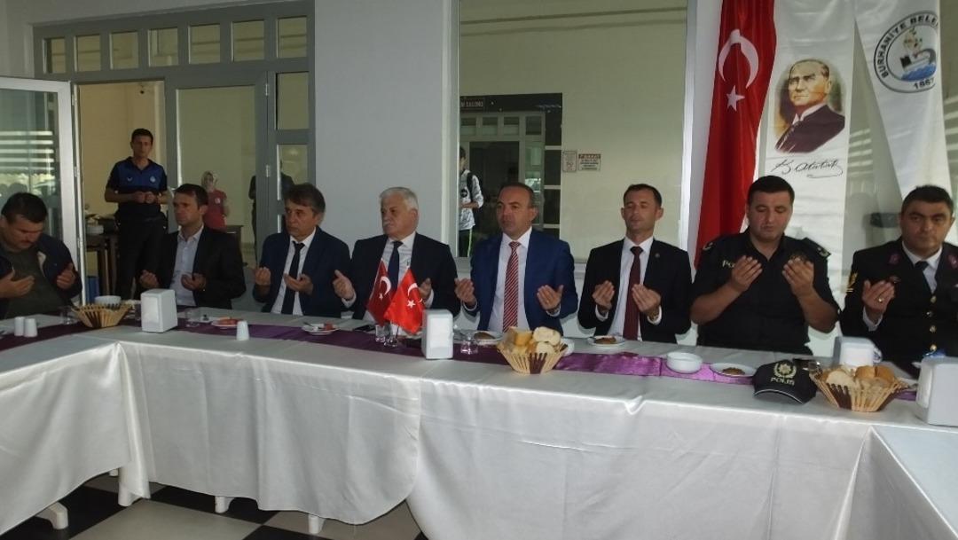 Burhaniye&rsquo;de Muhtarlar G&uuml;n&uuml; kutlandı