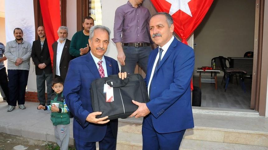 Akşehir&rsquo;de muhtarlara diz&uuml;st&uuml; bilgisayar verildi