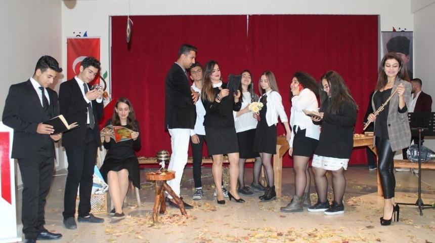 &Ouml;ğrencilerin şiir programı ilgi g&ouml;rd&uuml;