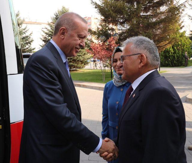 Cumhurbaşkanı Erdoğan, Büyükşehir Belediyesi’ni Ziyaret Etti
