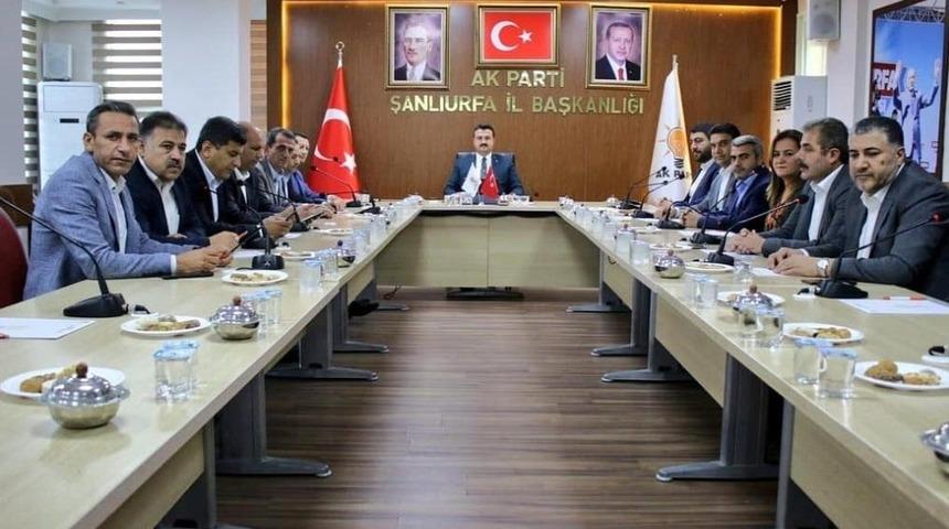AK Parti İl Başkanı Yıldız il&ccedil;e başkanlarıyla bir araya geldi