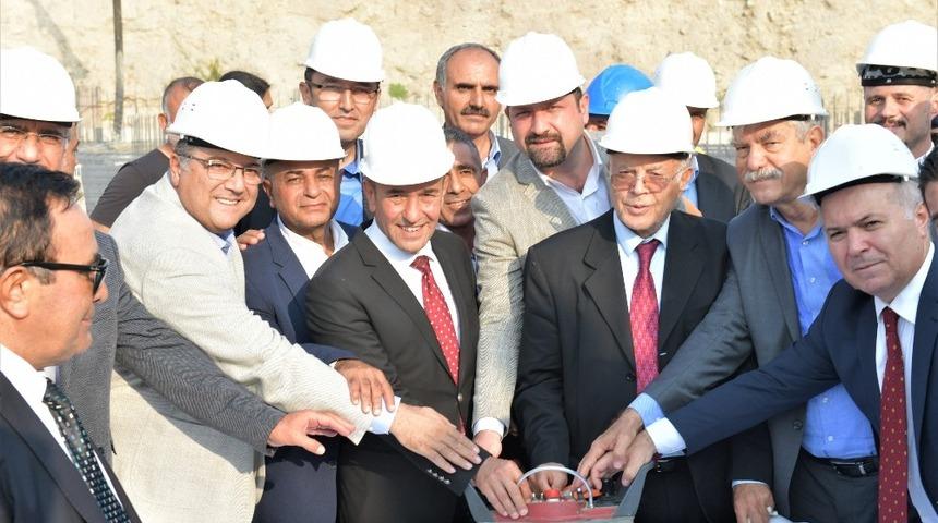 Soyer’den Harmandalı müjdesi: "Harmandalı’nda elektrik üretmeye başlıyoruz"