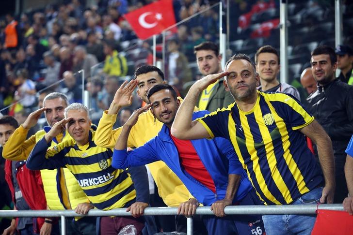 Ankaragücü-Beşiktaş maçında Elneny ile Korcan'ın pozisyonu tartışma yarattı G3