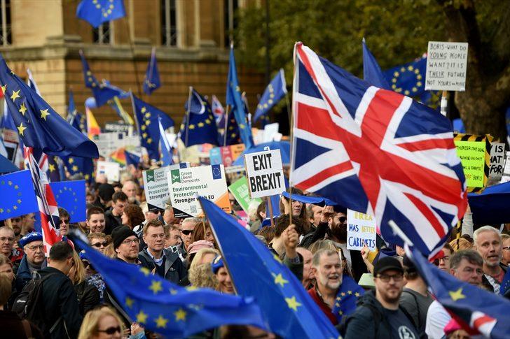 Londra'da yüz binler Brexit'i protesto etti! G1