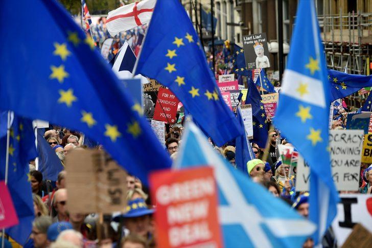 Londra'da yüz binler Brexit'i protesto etti! G4