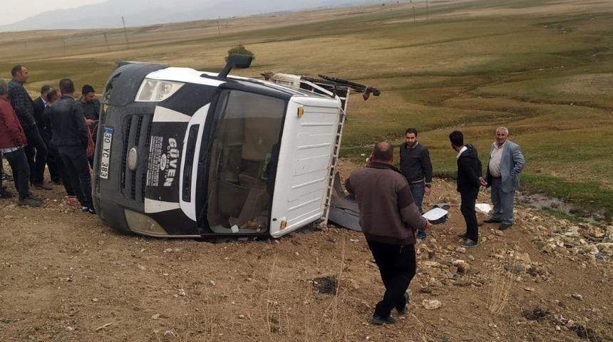 Yüksekova’da maddi hasarlı kaza