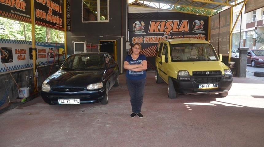 Kadın oto yıkamacı erkeklere taş çıkartıyor