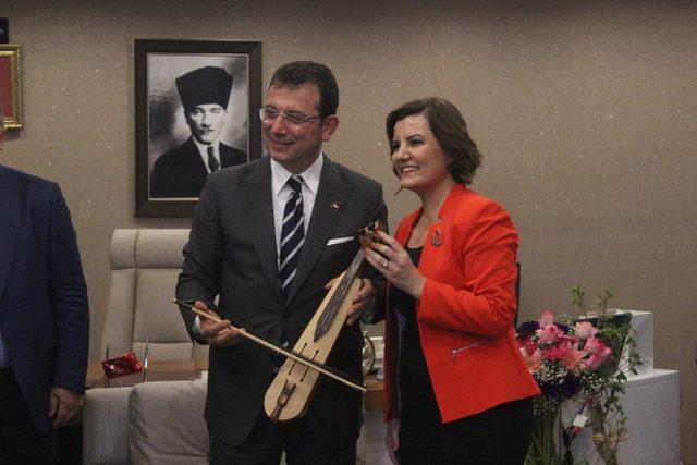 İmamoğlu’ndan İzmit Belediye Başkanı Fatma Kaplan Hürriyet’e ziyaret