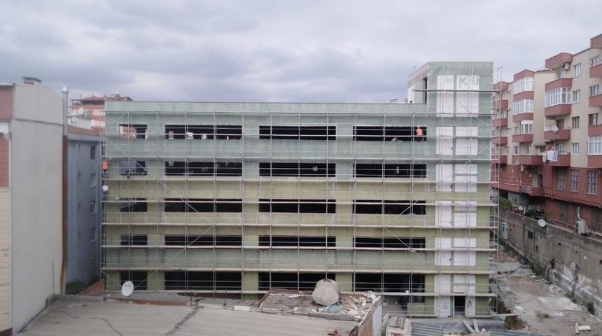 Gebze&rsquo;deki 7 katlı otoparkın dış cephesi boyanıyor