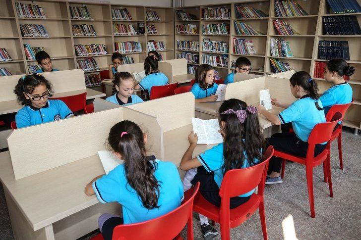 Buca’da bağışlanan kitaplar öğrencilerle buluştu G2