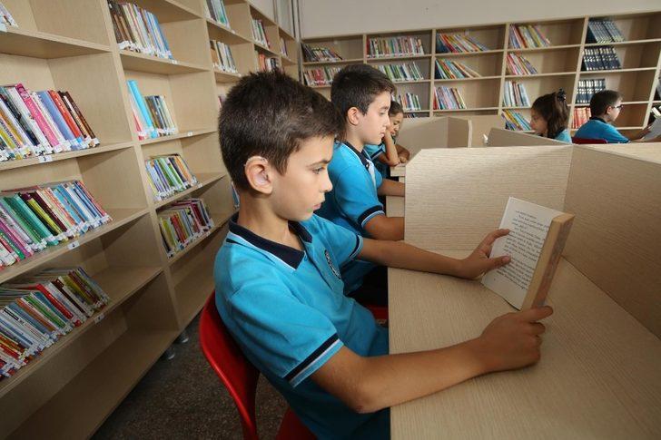 Buca’da bağışlanan kitaplar öğrencilerle buluştu G4