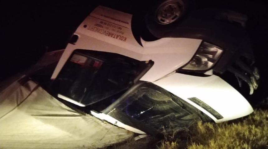 Araç refüje çarparak takla attı 2 kişi yaralandı