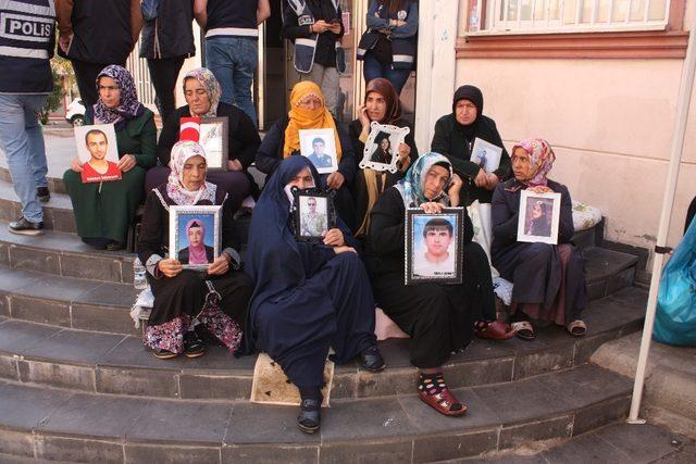 HDP önündeki ailelerin evlat nöbeti 48’inci gününde