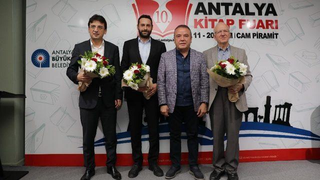 Kitap Fuarında ‘Devlet Güvenliği’ ve ‘Acil Demokrasi’ konuşuldu