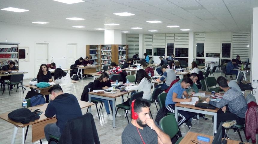 &Ccedil;ankaya&rsquo;nın k&uuml;t&uuml;phanelerinde 7/24 hizmet