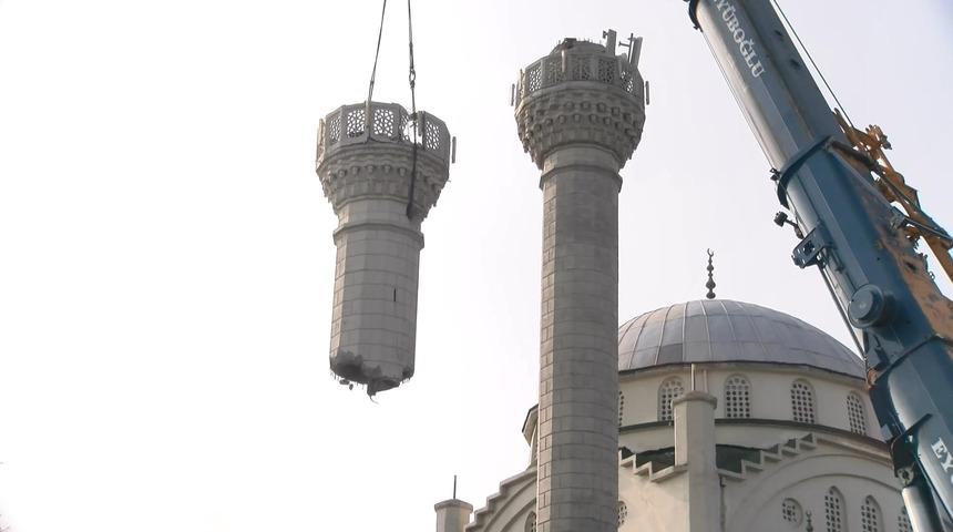 Depremde minaresi yıkılan camiyi yaptıran hayırseverin kızı: Babamın adı yok olmasın