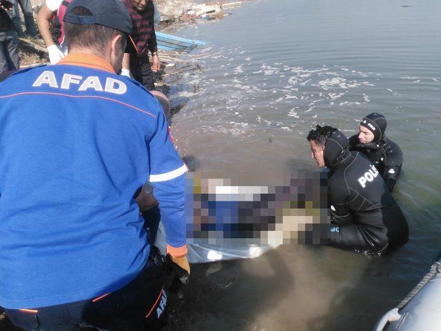 Sakarya Nehri'nde bot alabora oldu, 2 kişi öldü