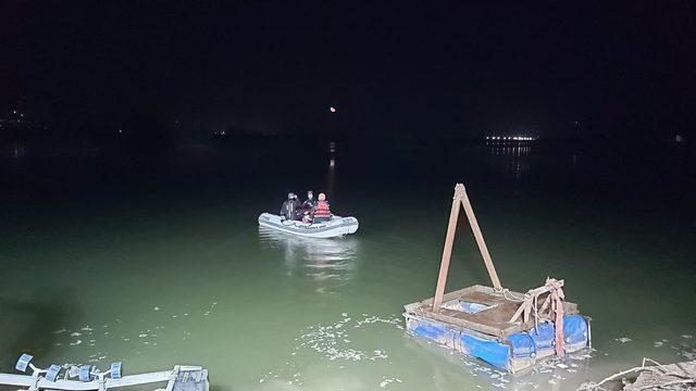 Sakarya Nehri'nde bot alabora oldu, 2 kişi öldü