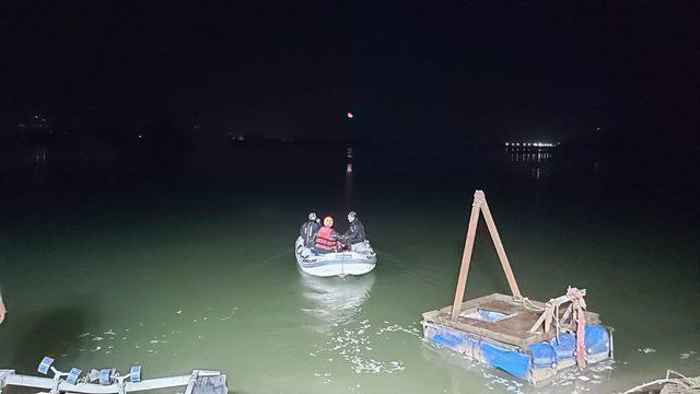 Sakarya Nehri'nde bot alabora oldu, 2 kişi öldü