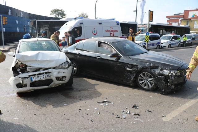 Üsküdar'daki hatalı dönüş nedeniyle meydana gelen kaza kamerada