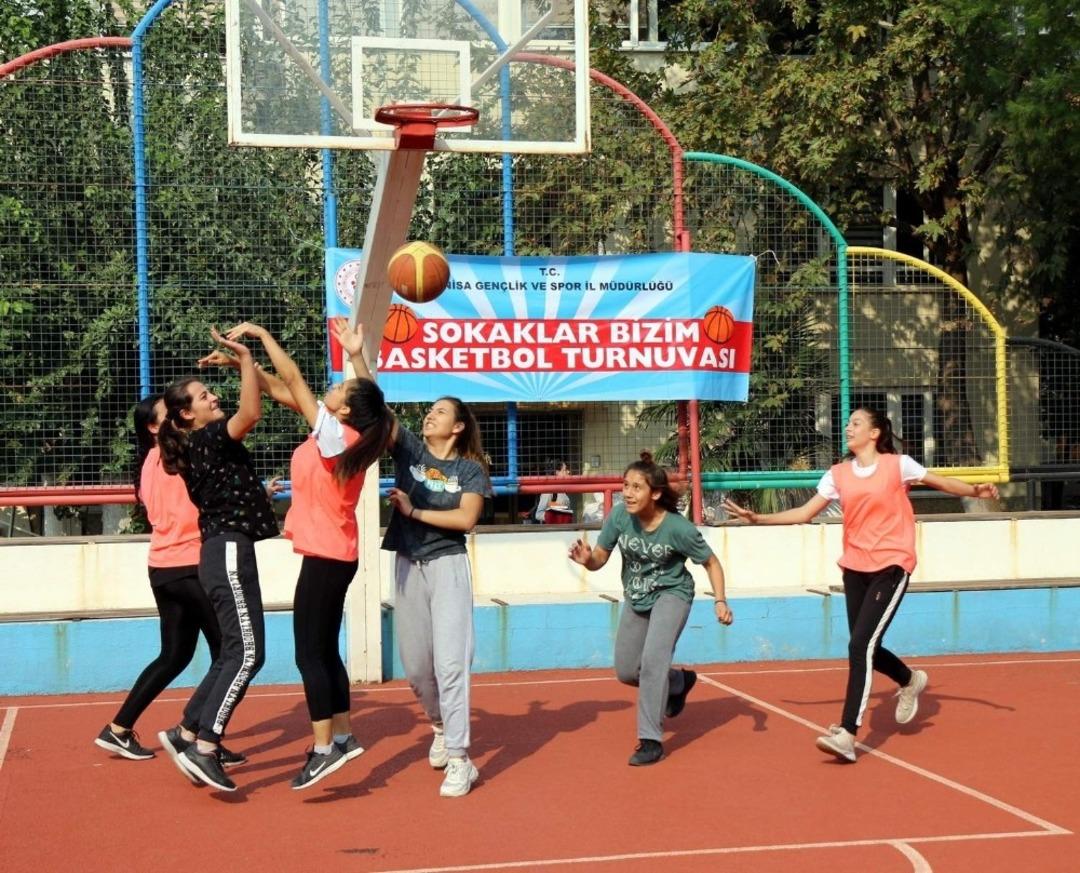 &lsquo;Evinin Sultanları&rsquo; ile &lsquo;Sokaklar bizim&rsquo; projesi hayata ge&ccedil;ti