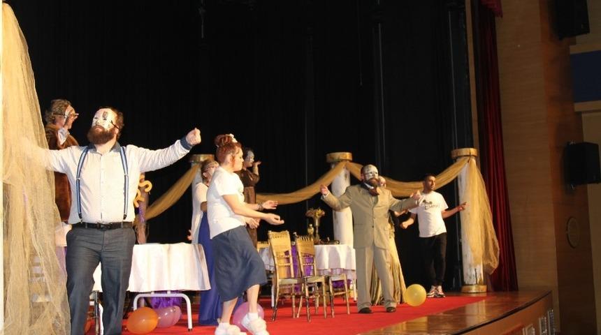 &lsquo;Yılın D&uuml;ğ&uuml;n&uuml;&rsquo;ne tam not