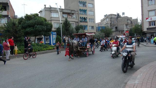 'Barış Pınarı'na atlı konvoyla destek