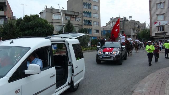 'Barış Pınarı'na atlı konvoyla destek