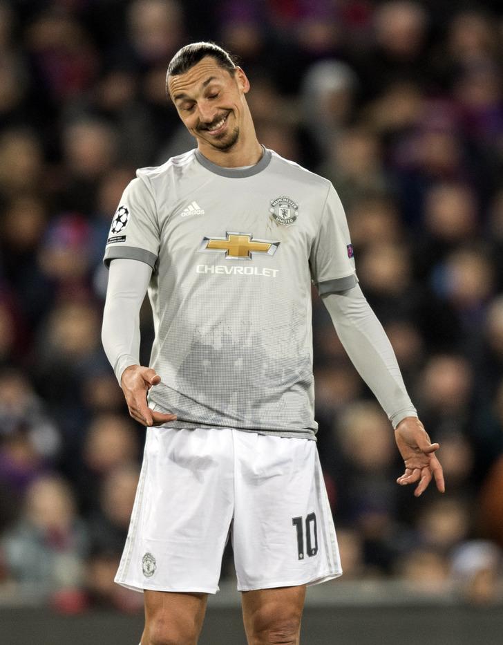 Zlatan Ibrahimovic'in heykelini yaktılar! G3