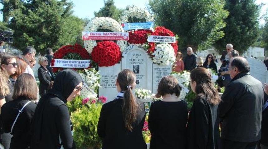 Ara Güler ölümünün 1. yılında mezarı başında anıldı