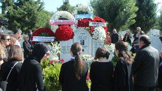 Ara Güler ölümünün 1. yılında mezarı başında anıldı