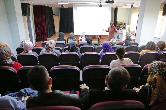 Aile Danışmanı ve Sosyolog Tepe: ”Mutlu olmak için anı yaşayın”