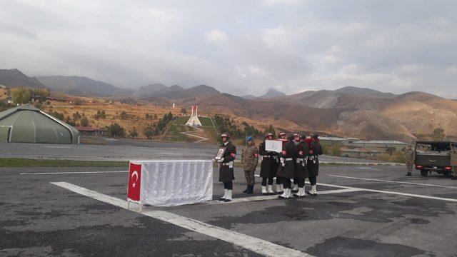 Şehit asker, Hakkari'de törenle memleketine uğurlandı