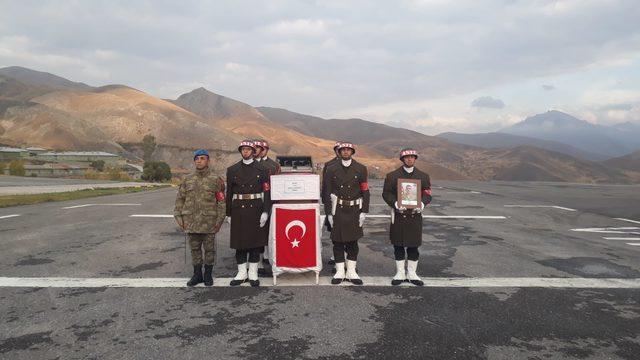 Şehit asker, Hakkari'de törenle memleketine uğurlandı