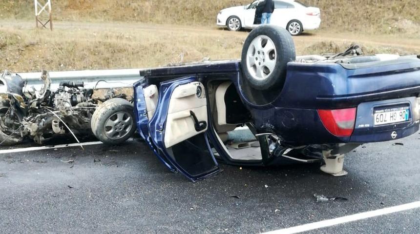 Kayganlaşan yolda kontrolden çıkan otomobil takla attı: 5 yaralı