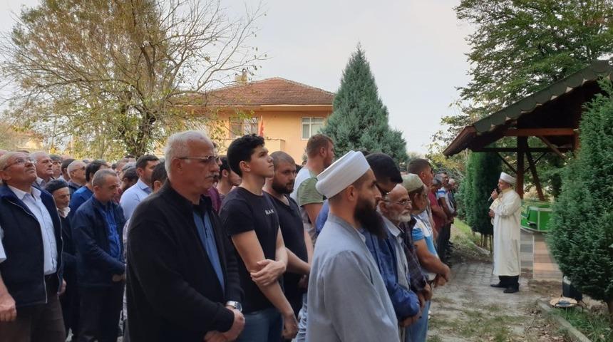 Nehirde boğularak &ouml;len şahıs son yolculuğuna uğurlandı