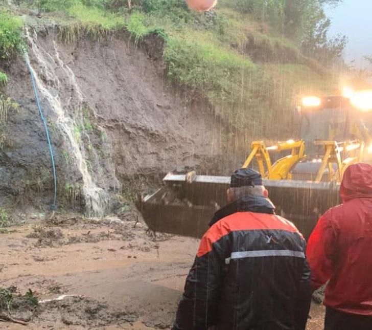 Giresun'da sağanak yağış sel ve heyelana yol açtı: Acı haber geldi G5