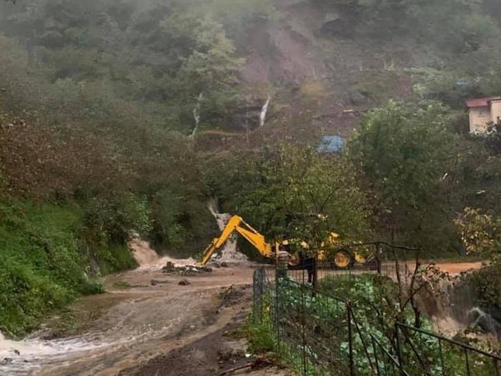 Giresun'da sağanak yağış sel ve heyelana yol açtı: Acı haber geldi G4