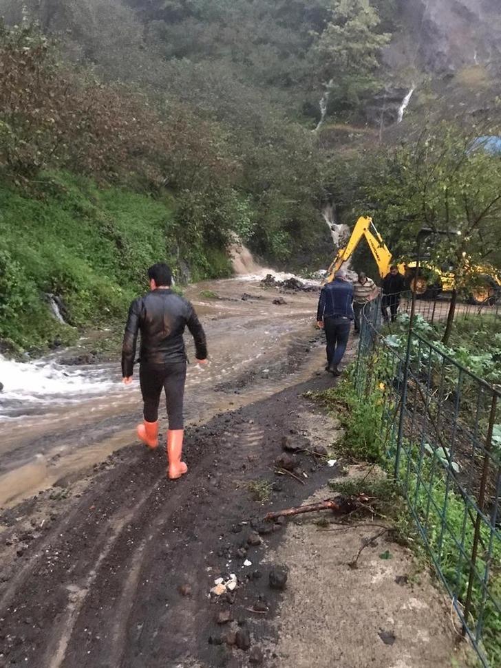 Giresun'da sağanak yağış sel ve heyelana yol açtı: Acı haber geldi G2