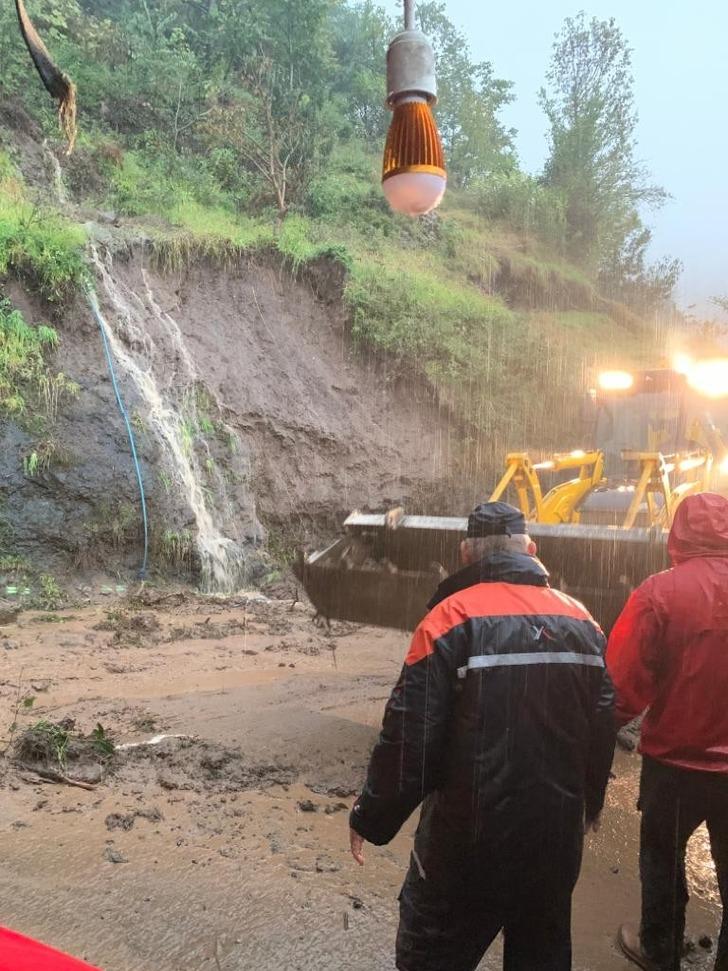 Giresun'da sağanak yağış sel ve heyelana yol açtı: Acı haber geldi G3