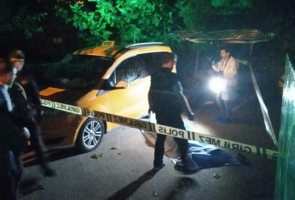 &Ouml;l&uuml;m&uuml;n b&ouml;ylesi! El frenini &ccedil;ekmeyi unuttuğu taksisinin altında can verdi