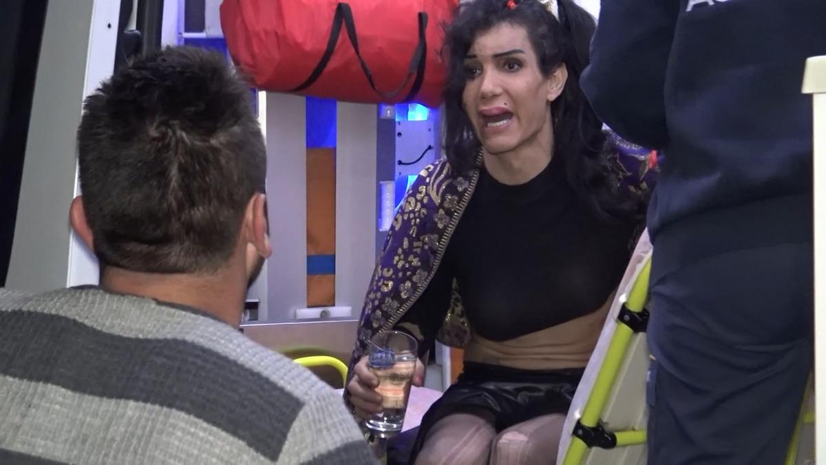 K&ouml;peğinin yanarak &ouml;ld&uuml;ğ&uuml; haberini alınca sinir krizi ge&ccedil;irdi!