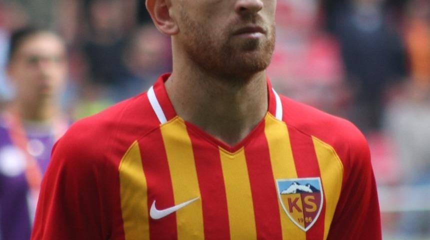 Henrique yine gol&uuml;n&uuml; attı