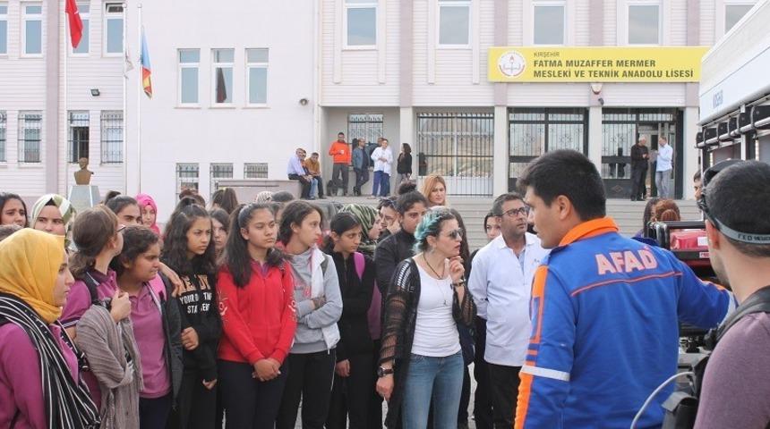 AFAD, okullarda eğitim faaliyetlerini s&uuml;rd&uuml;r&uuml;yor