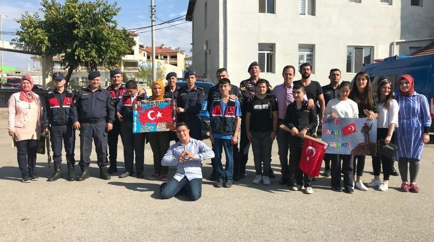 &Ouml;zel &ouml;ğrencilerin, &ouml;zel asker sevgisi