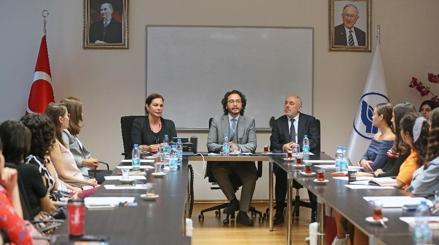 Yaşar &Uuml;niversitesine b&uuml;y&uuml;k onur